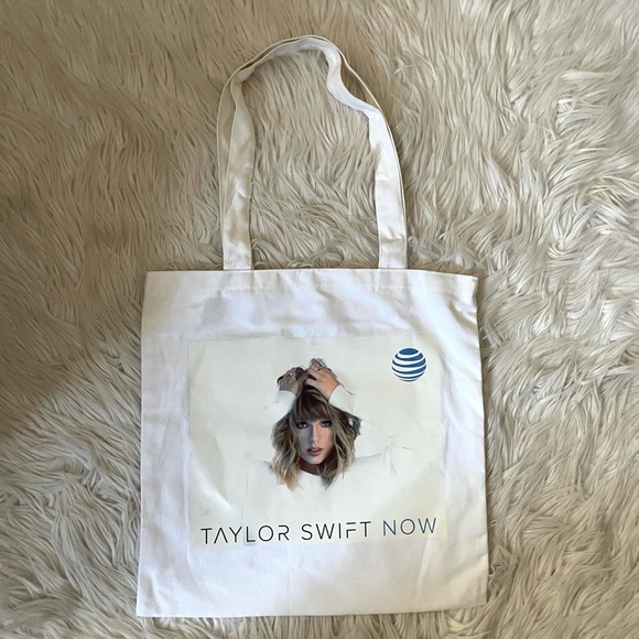 Taylor Swift Reputation NYC Pop-Up Event Tote Bag - Picture 6 of 9